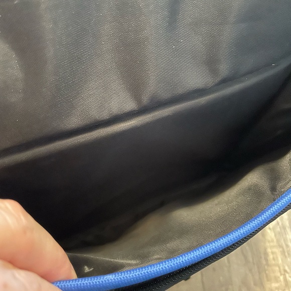 Everest Cross Body Canvas Bag - Picture 10 of 12